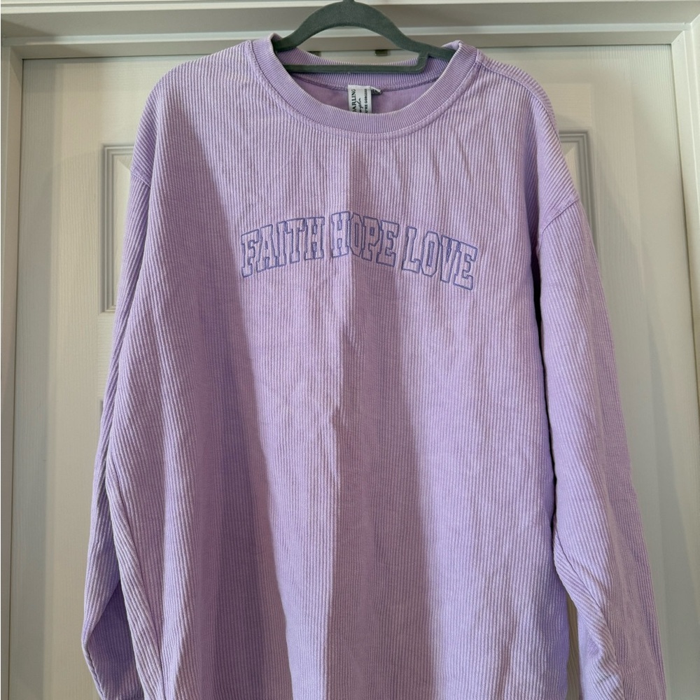 Darling Lavender Sweatshirt with 'Faith Hope Love' Design